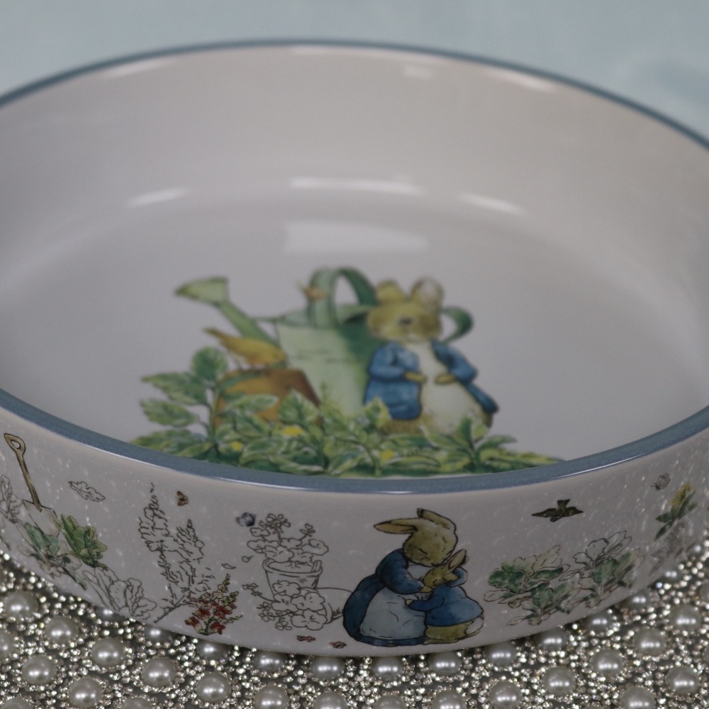 BEATRIX POTTER PETER BUNNY RABBIT EASTER ROUND SERVING DISH CASSEROLE - NEW